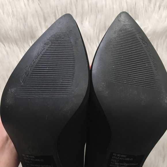 Breckelle’s black point toe heel pumps size 7 - Picture 5 of 6